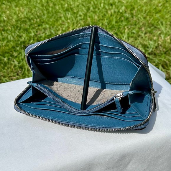 MICHAEL Michael Kors Jet Set Blue & Black Python Snake Large Zip Around Wallet - Picture 7 of 12